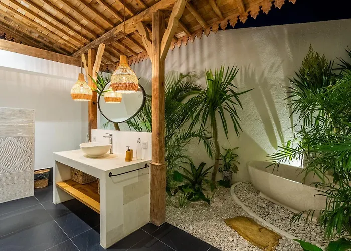 Tropical Retreat Connected 8bdrs In Bingin Villa *