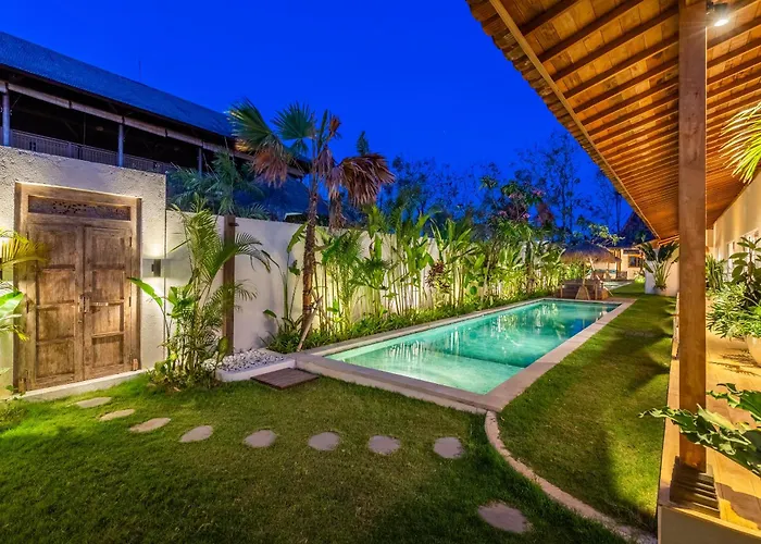 Villa Tropical Retreat Connected 8bdrs In Bingin