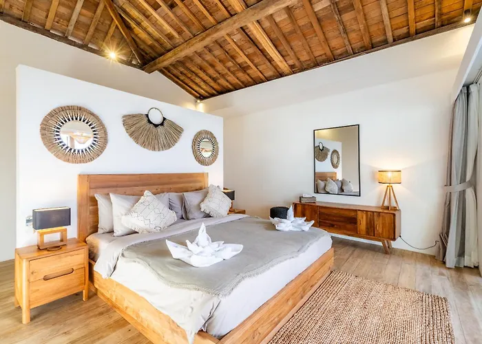 Tropical Retreat Connected 8bdrs In Bingin * Uluwatu (Bali)