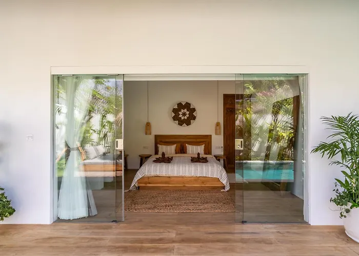 Tropical Retreat Connected 8bdrs In Bingin