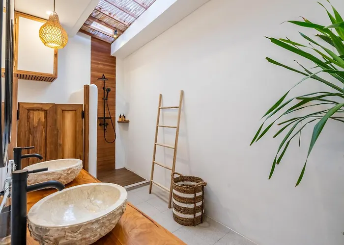 Villa Tropical Retreat Connected 8bdrs In Bingin *