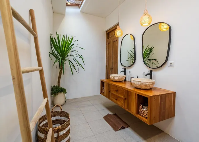 Villa Tropical Retreat Connected 8bdrs In Bingin
