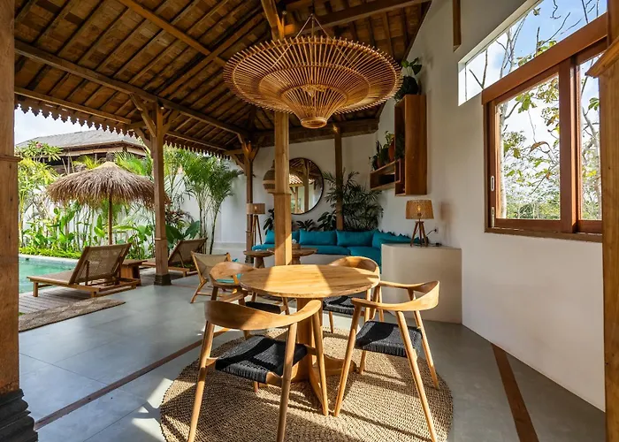 Villa Tropical Retreat Connected 8bdrs In Bingin *